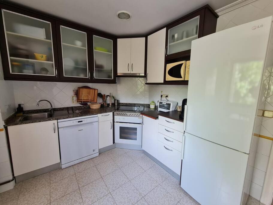 Nice And Cozy Flat With Pool Next To The Beach アルビール エクステリア 写真